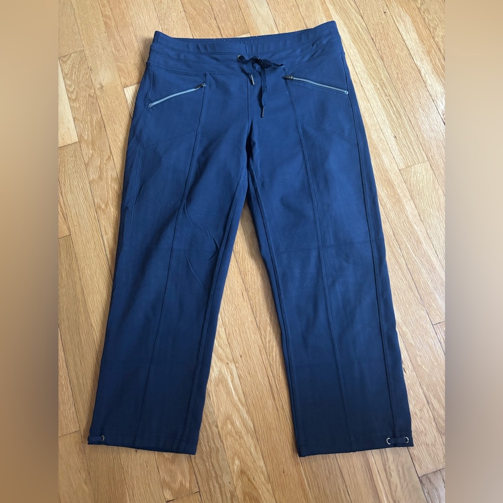 Athleta Navy Performance cropped Pants with Zip Pockets